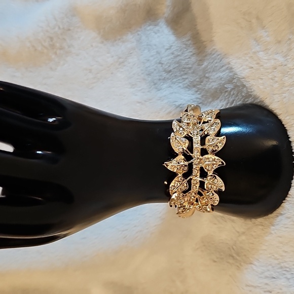 Lavencious Jewelry - Lavencious Intricate Gold Leaf Ring with Crystals.